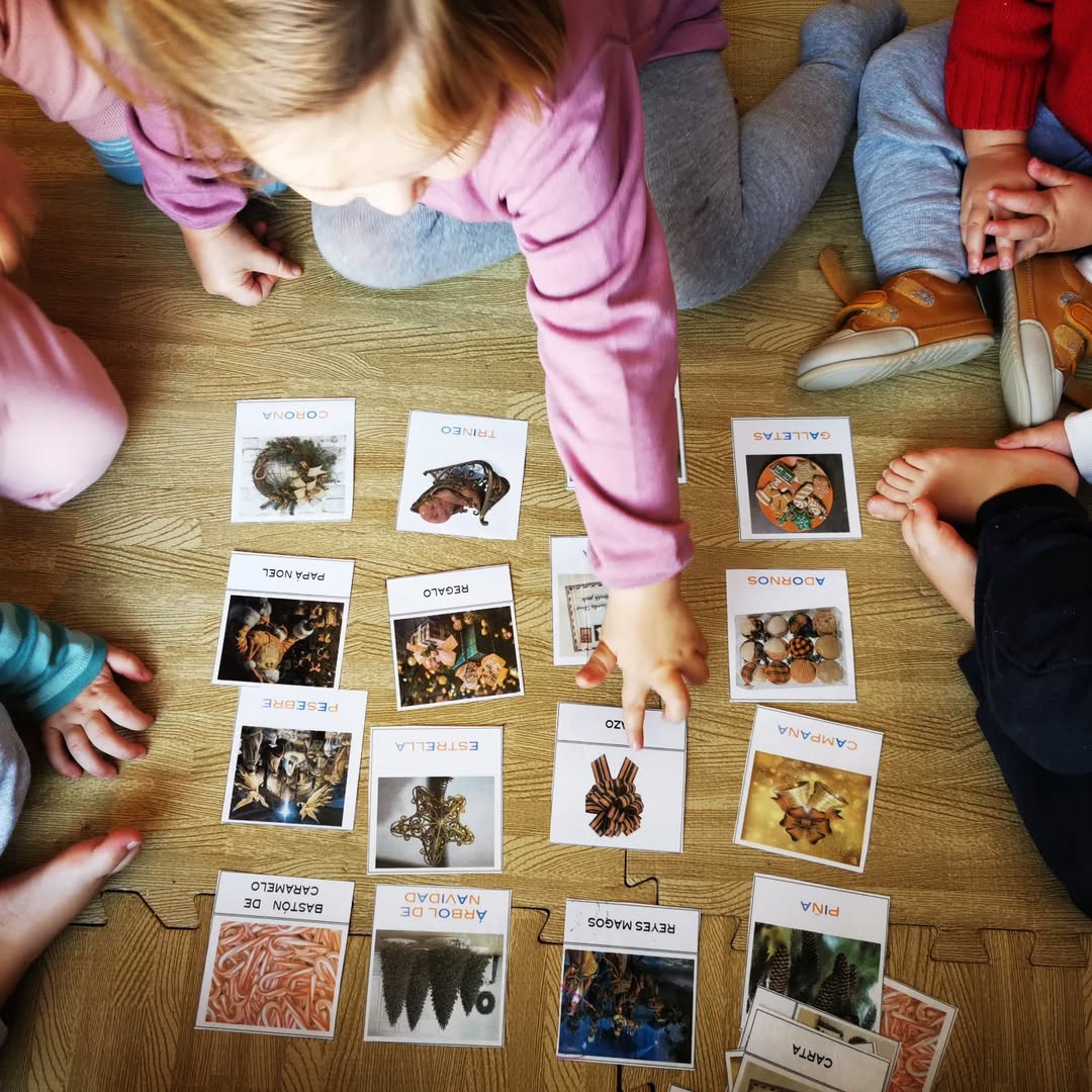 Ampliando vocabulario con tarjetas de tres partes.